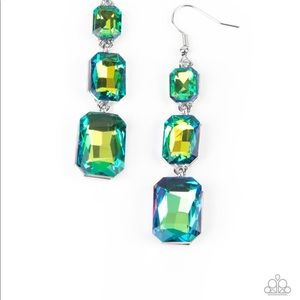 Green elegant earrings